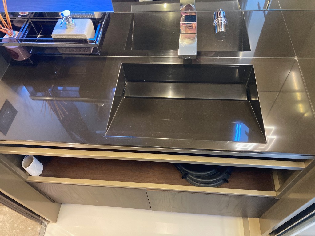 Ferretti 850 HT usata in vendita