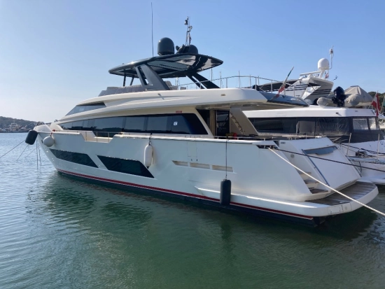 Ferretti 850 HT usata in vendita