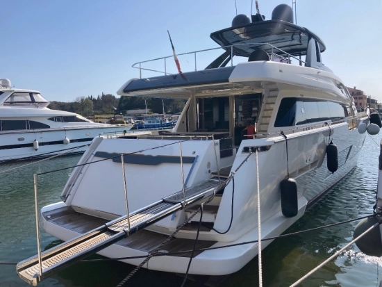 Ferretti 850 HT usata in vendita