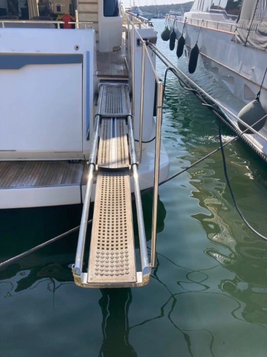 Ferretti 850 HT usata in vendita