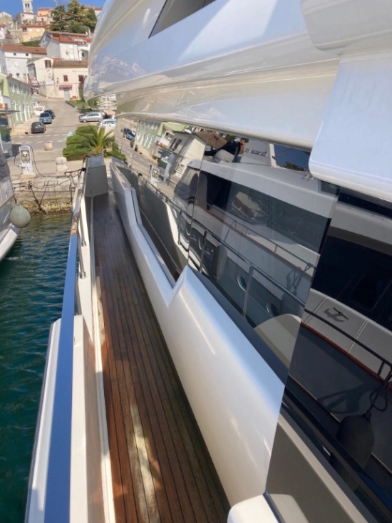 Ferretti 850 HT usata in vendita