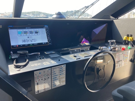 Ferretti 850 HT usata in vendita