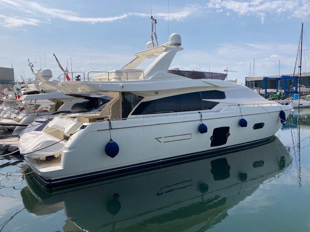 Ferretti 720 usado à venda