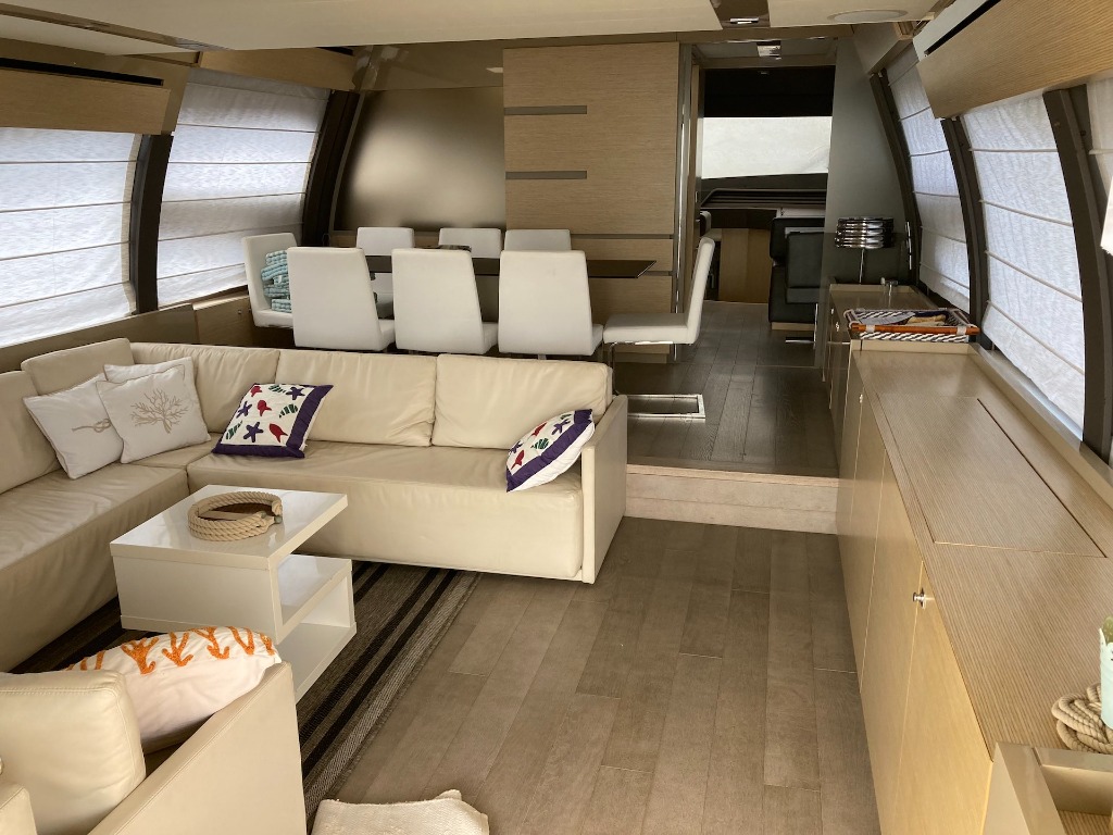 Ferretti 720 usata in vendita