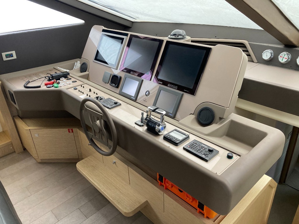 Ferretti 720 usata in vendita