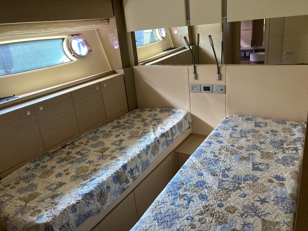 Ferretti 720 usata in vendita