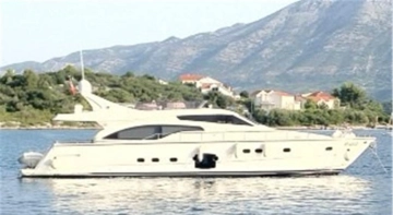 Ferretti 681 usado à venda