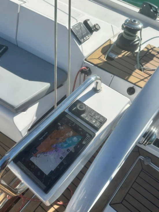 Elan Marine E5 usado à venda