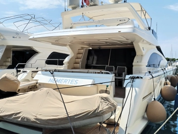Ferretti 681 usado à venda