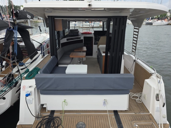 Northman Trawler 1050 DEMO Perfect Equ Fly usado à venda