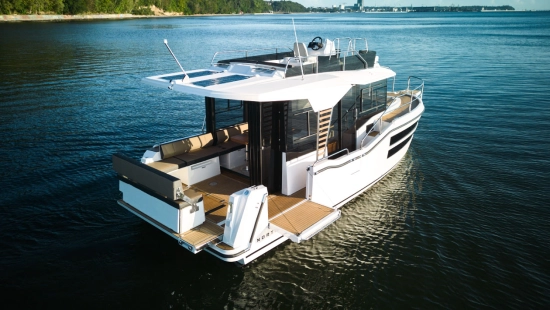 Northman Trawler 1050 Smallest Yacht on Wolrd usado à venda