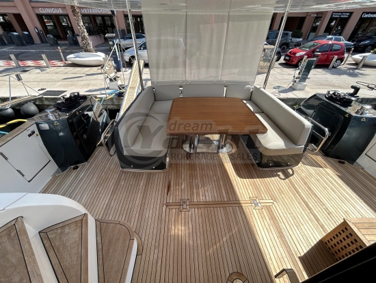 Azimut MAGELLANO 66 usado à venda