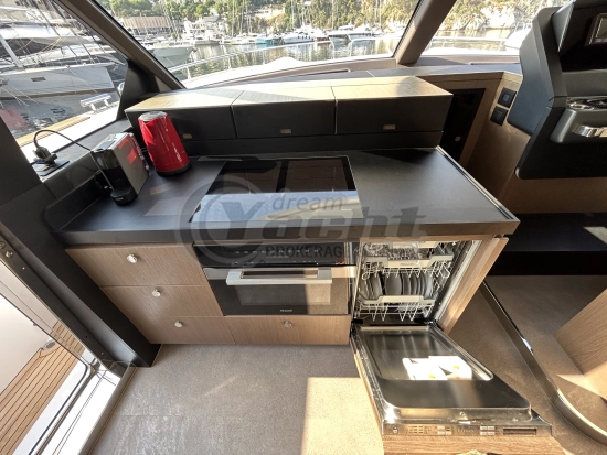 Azimut MAGELLANO 66 usado à venda