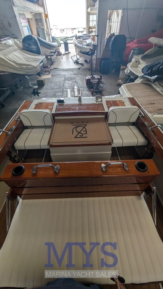 Boston Whaler 22 Outrage usado à venda