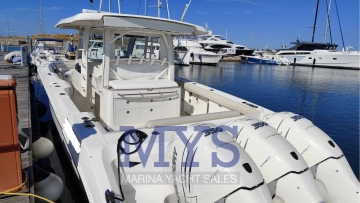 Boston Whaler 380 Outrage usado à venda