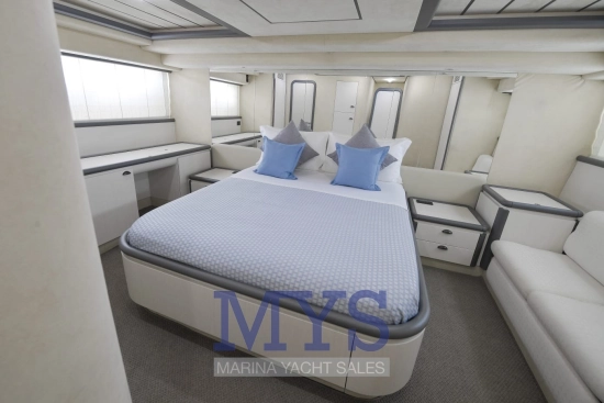 Ferretti 70 usado à venda