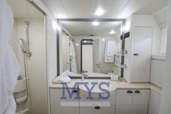 Ferretti 70 usado à venda