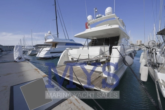 Ferretti 70 usado à venda
