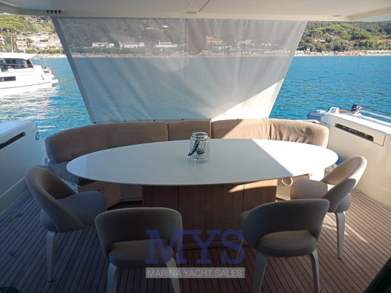 Ferretti 70 usado à venda