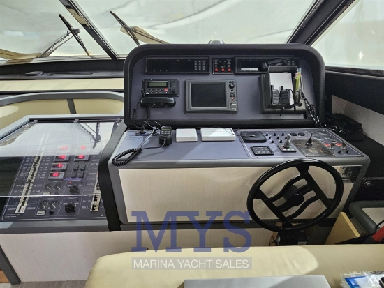 Ferretti 70 usado à venda