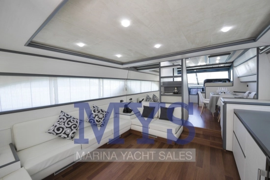 Ferretti 70 usado à venda