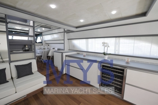 Ferretti 70 usado à venda