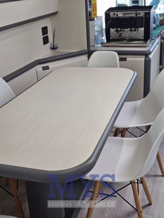 Ferretti 70 usado à venda