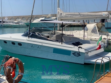 Magnum Marine 40 usata in vendita