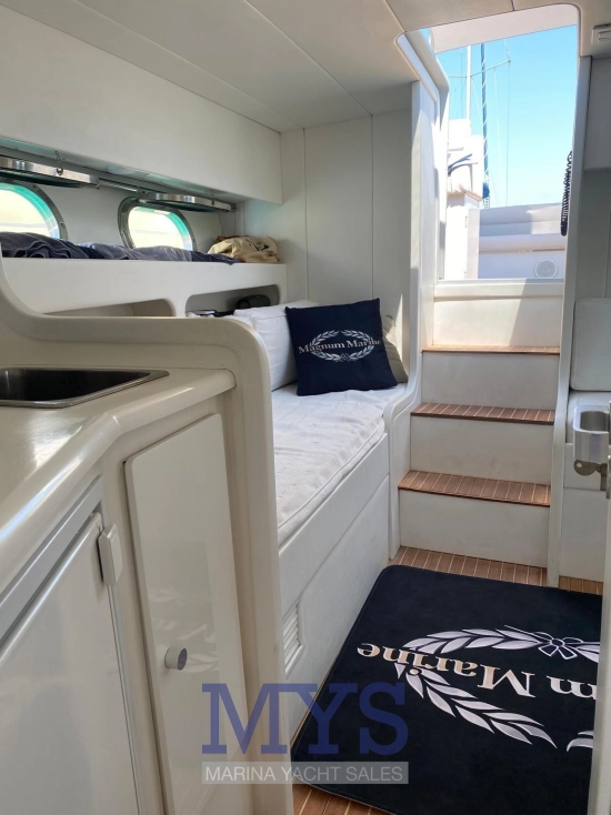 Magnum Marine 40 usata in vendita