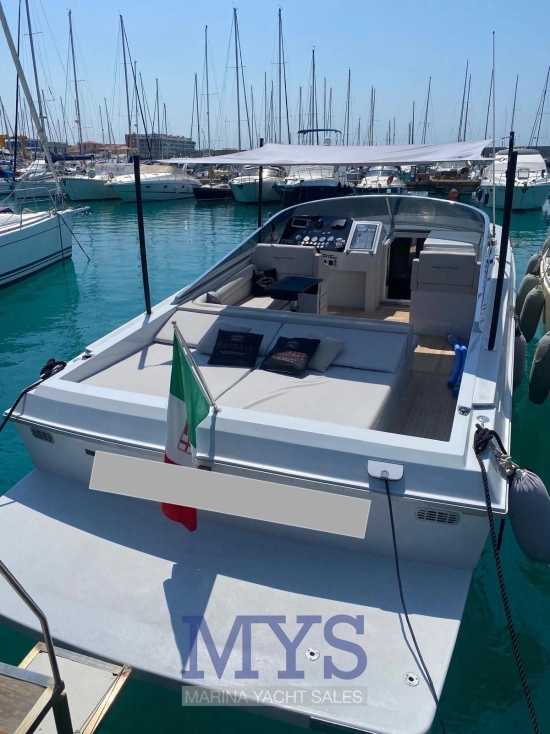 Magnum Marine 40 usata in vendita