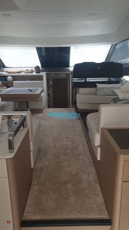 Prestige 590 F usado à venda