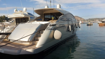 Pershing 64 usata in vendita