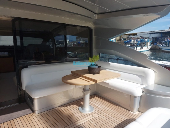 Pershing 64 usata in vendita