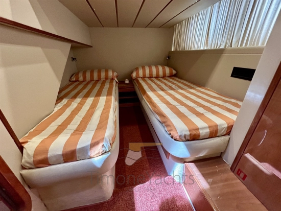 Ferretti 46 usado à venda
