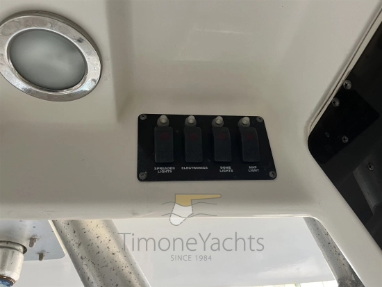 Boston Whaler OUTRAGE 320 de segunda mano en venta