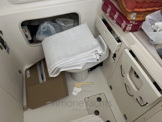 Boston Whaler OUTRAGE 320 de segunda mano en venta