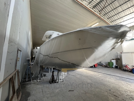 Boston Whaler OUTRAGE 320 de segunda mano en venta