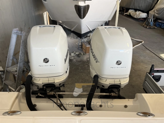 Boston Whaler OUTRAGE 320 de segunda mano en venta