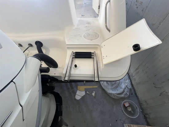 Boston Whaler OUTRAGE 320 de segunda mano en venta