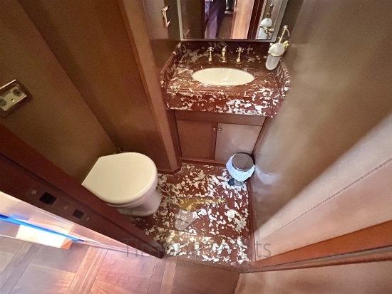 Benetti Delfino 93 usado à venda