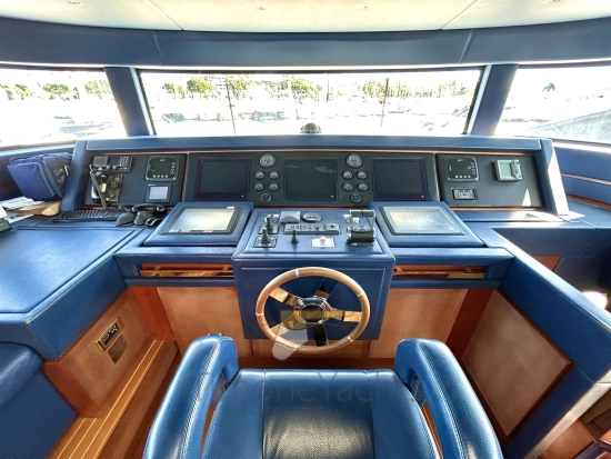 Benetti Delfino 93 usado à venda