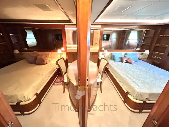 Benetti Delfino 93 usado à venda