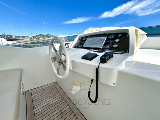 Benetti Delfino 93 usado à venda