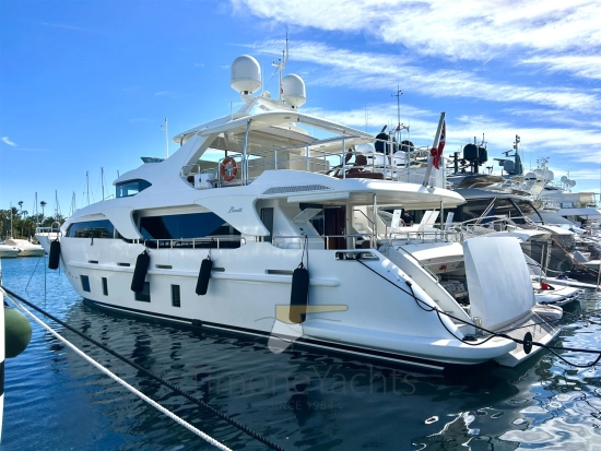 Benetti Delfino 93 usado à venda