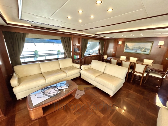 Benetti Delfino 93 usado à venda