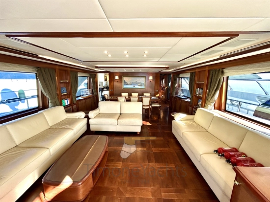 Benetti Delfino 93 usado à venda