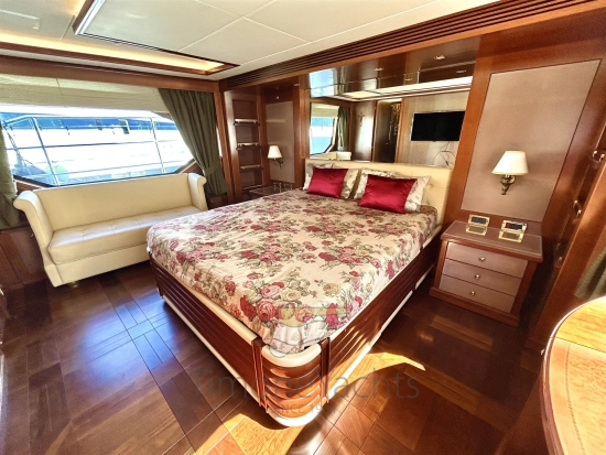 Benetti Delfino 93 usado à venda