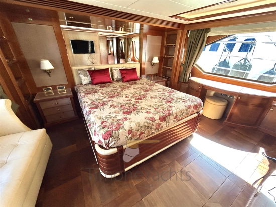 Benetti Delfino 93 usado à venda