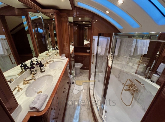 Benetti 85 Legend de segunda mano en venta