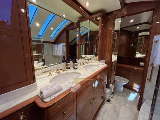 Benetti 85 Legend de segunda mano en venta